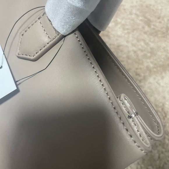 Dkny limited edition leather tote !! - Picture 6 of 7